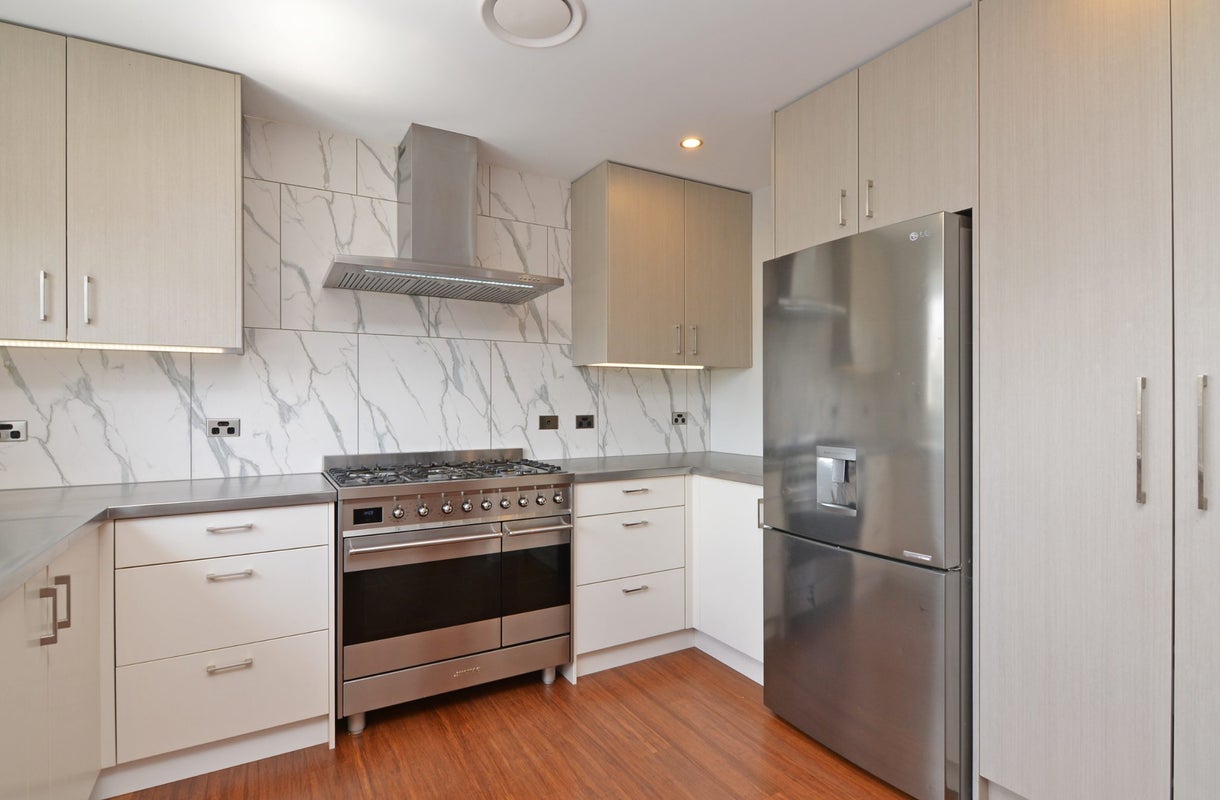 11 Lonsdale Crescent, Rongotai, Wellington - Carousel 2