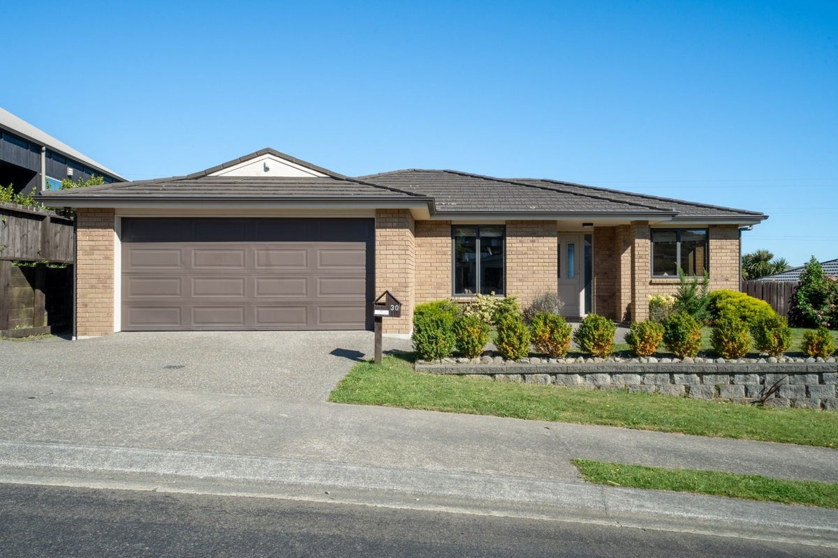 30 Cedarwood Street, Woodridge, Wellington - Carousel 1