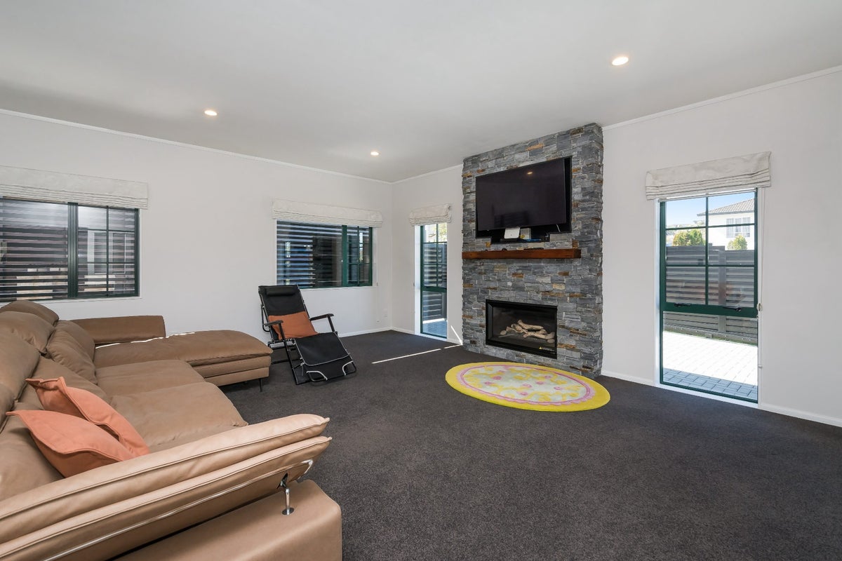 23 Hugh Green Drive, Pinehill, Auckland - Carousel 2