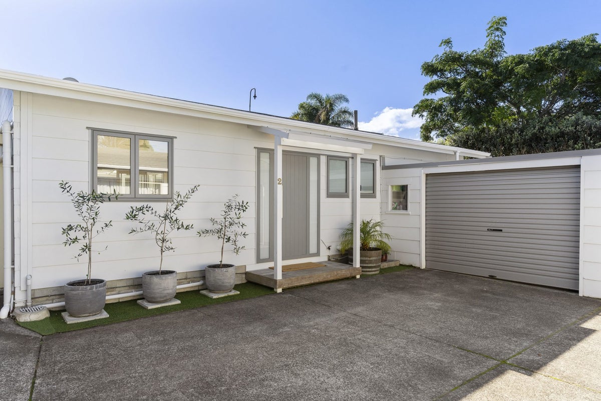 2/10 Ewen Alison Avenue, Devonport, Auckland - Carousel 1