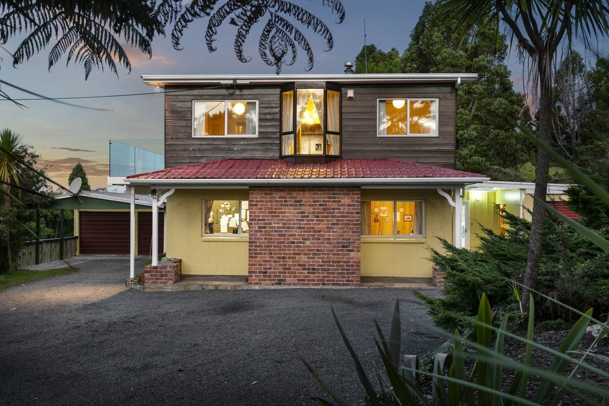 194 Forest Hill Road, Waiatarua, Auckland - Carousel 2