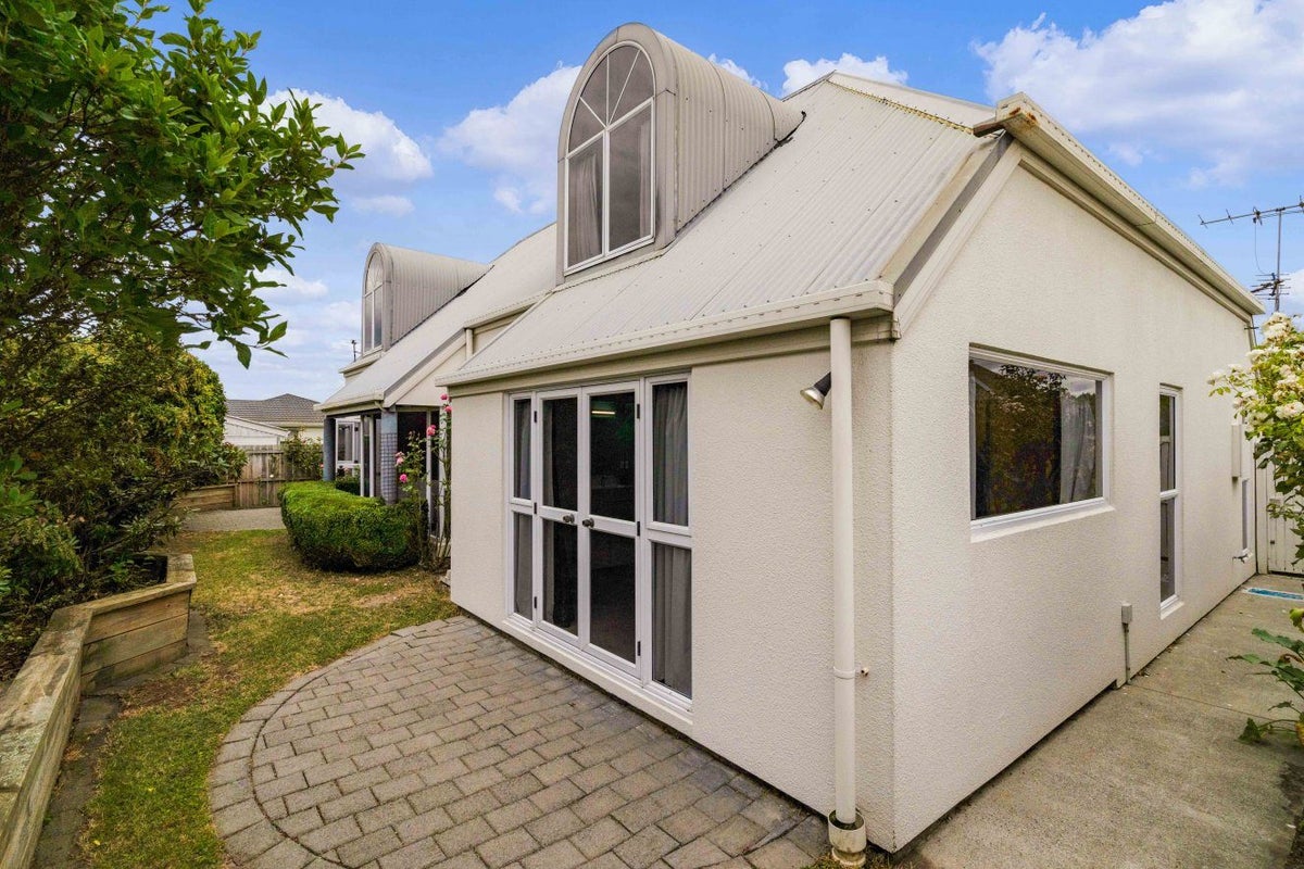 4 Broadfell Avenue, Avonhead, Christchurch - Carousel 2