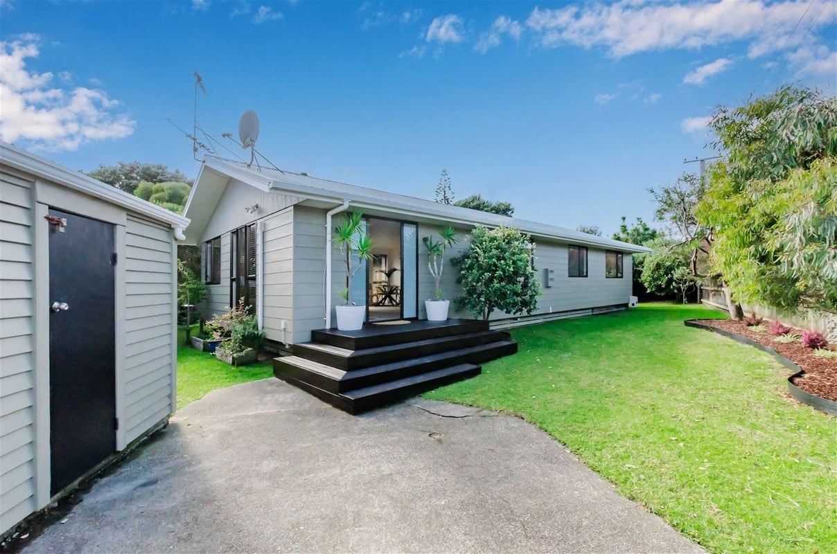 39 Waimea Road, Waikanae Beach, Waikanae - Carousel 1