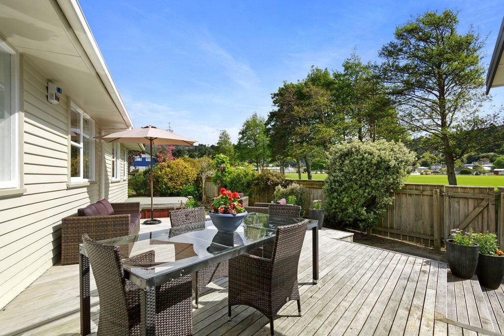 260 Stokes Valley Road, Stokes Valley, Lower Hutt - Carousel 2