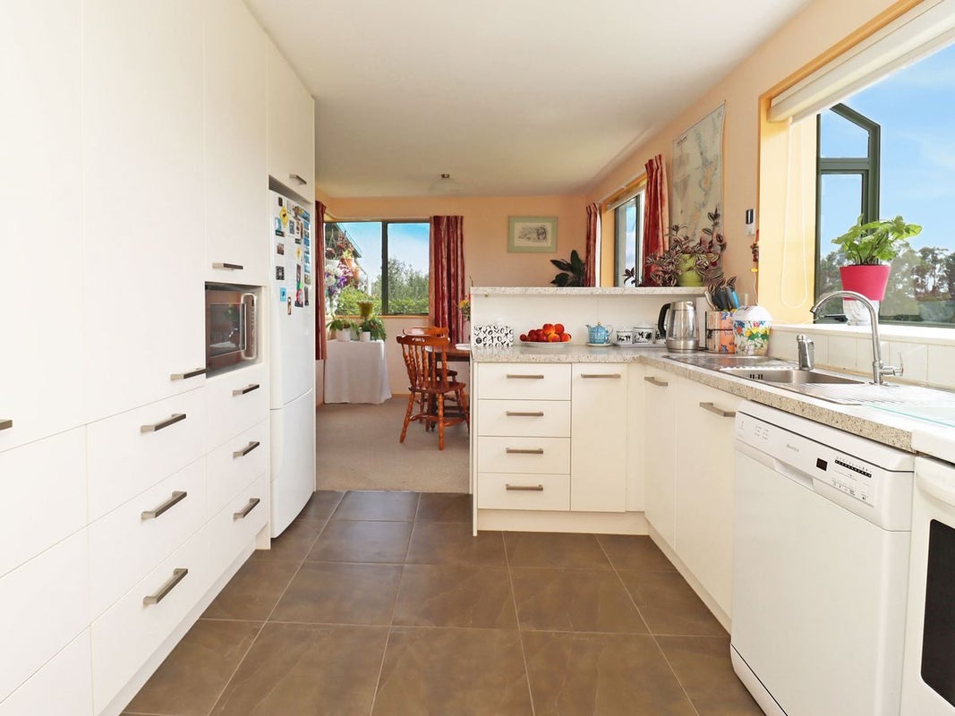 53 Maudes Road, Deborah - Carousel 2