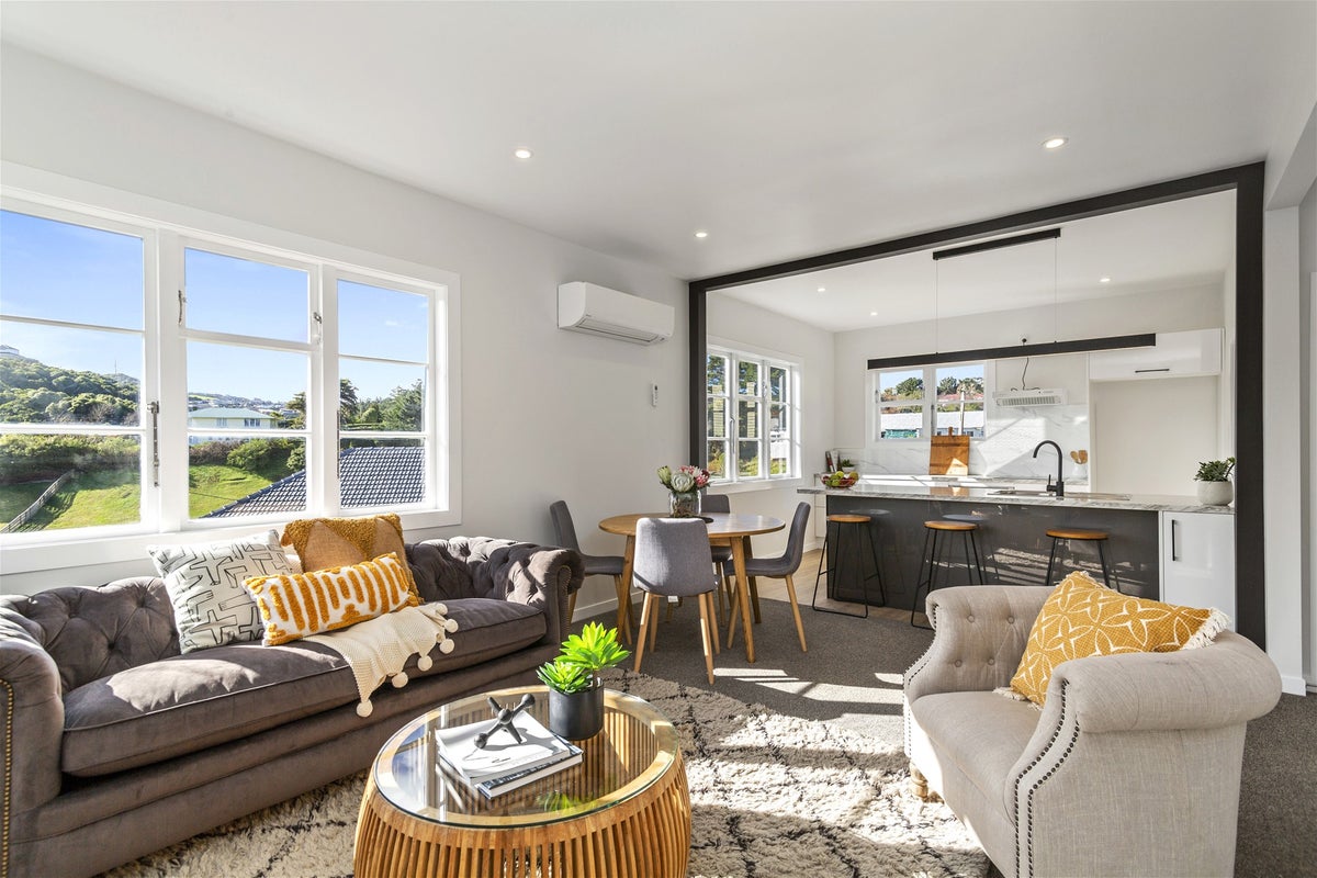 20 Brown Grove, Ranui, Porirua - Carousel 2