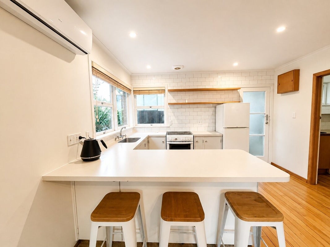 4/143 Point Chevalier Road, Point Chevalier, Auckland - Carousel 1
