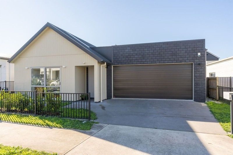 8 Ridgedale Crescent, Flagstaff, Hamilton - Carousel 2