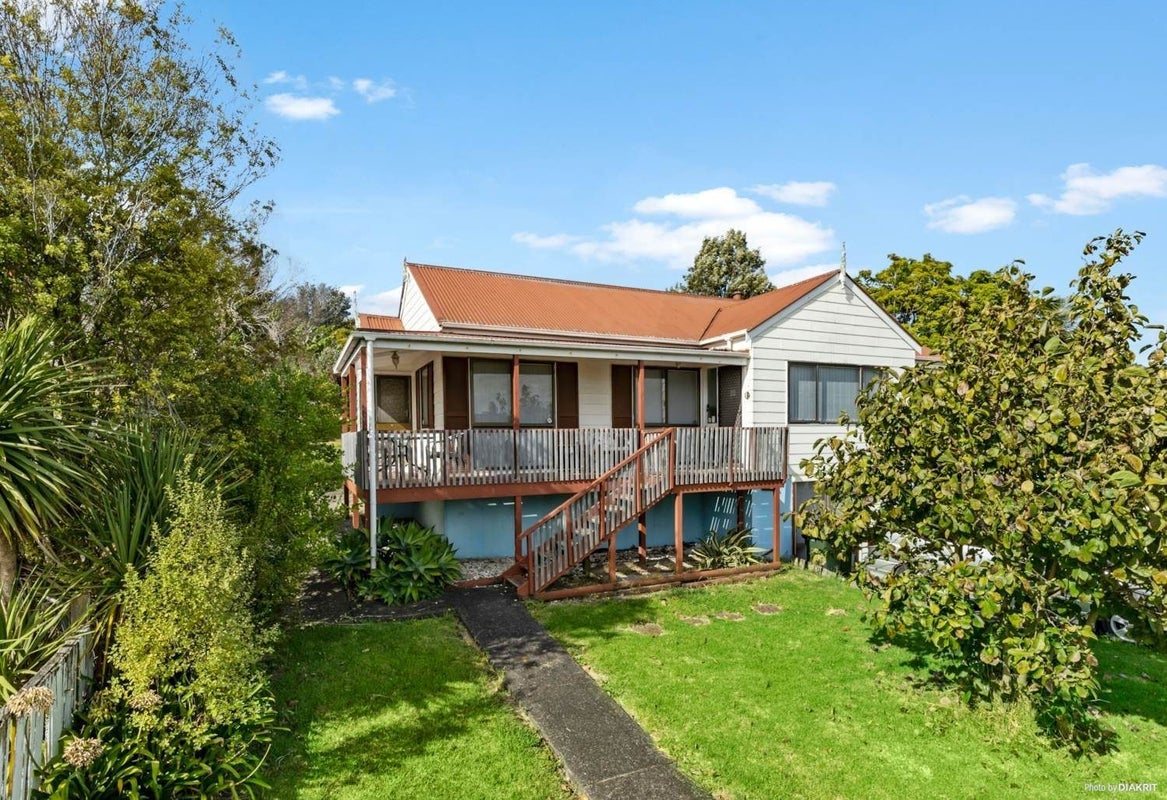 33 Charntay Avenue, Clover Park, Auckland - Carousel 1