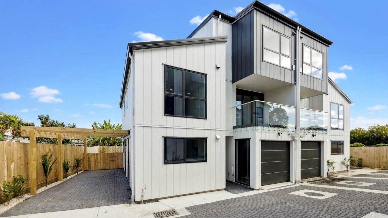 4/4 Waitaki Street, Henderson, Auckland - Carousel 1