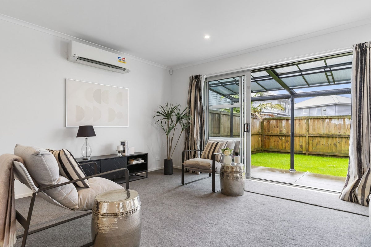 48 William Wallbank Crescent, Swanson, Auckland - Carousel 2