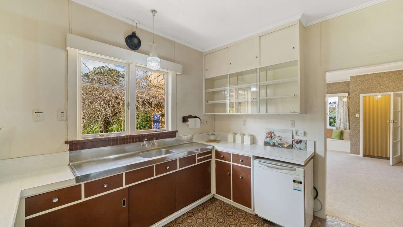 211 Stout Street, Mangapapa, Gisborne - Carousel 2