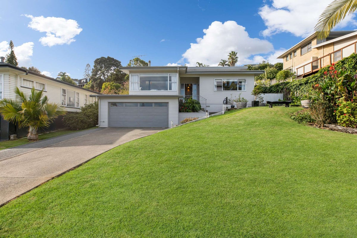 54 Newhaven Terrace, Mairangi Bay, Auckland - Carousel 1