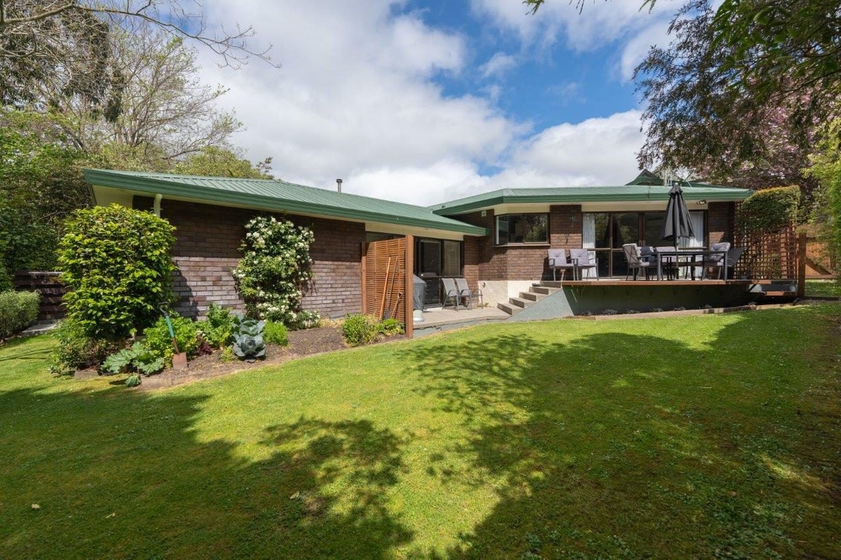 28 Kentucky Way, Awapuni, Palmerston North - Carousel 1