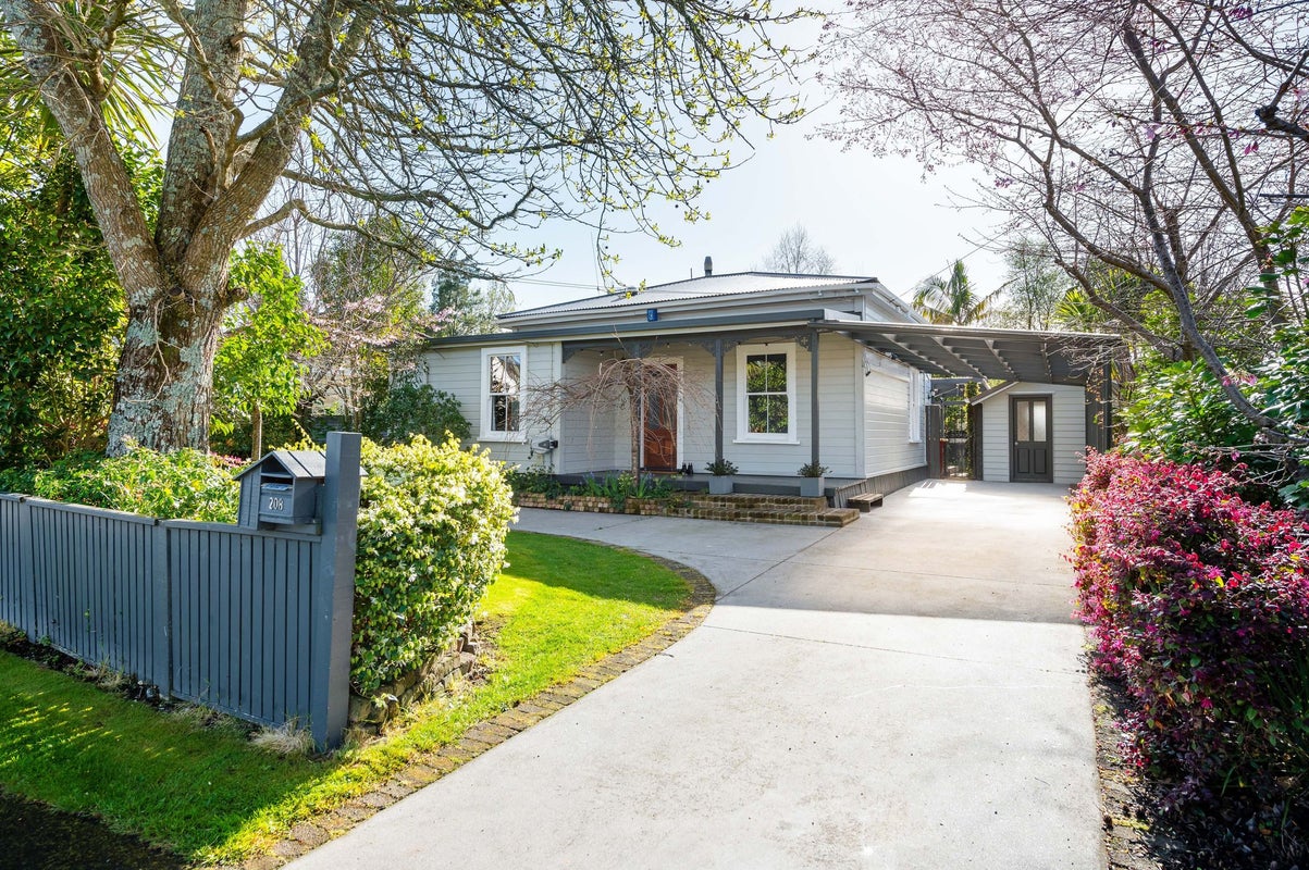 208 Nixon Street, Hamilton East, Hamilton - Carousel 25