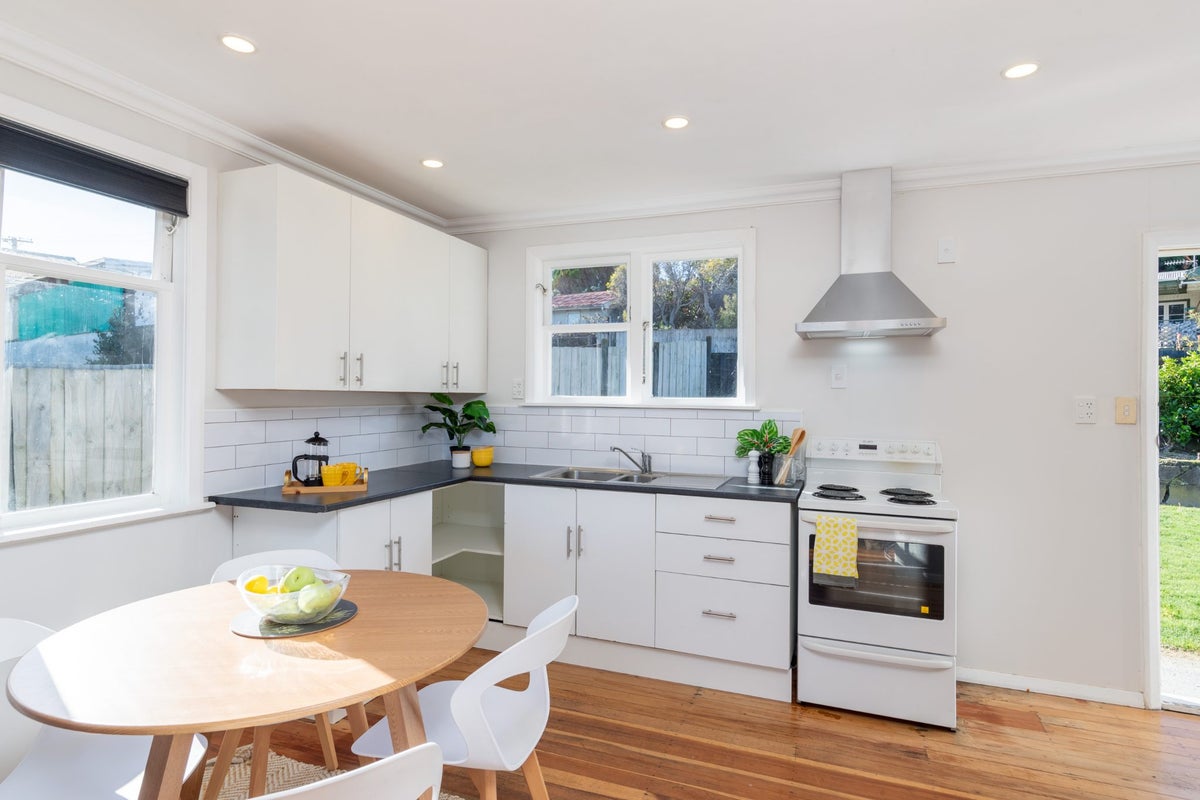 23 Dorset Grove, Cannons Creek, Porirua - Carousel 2