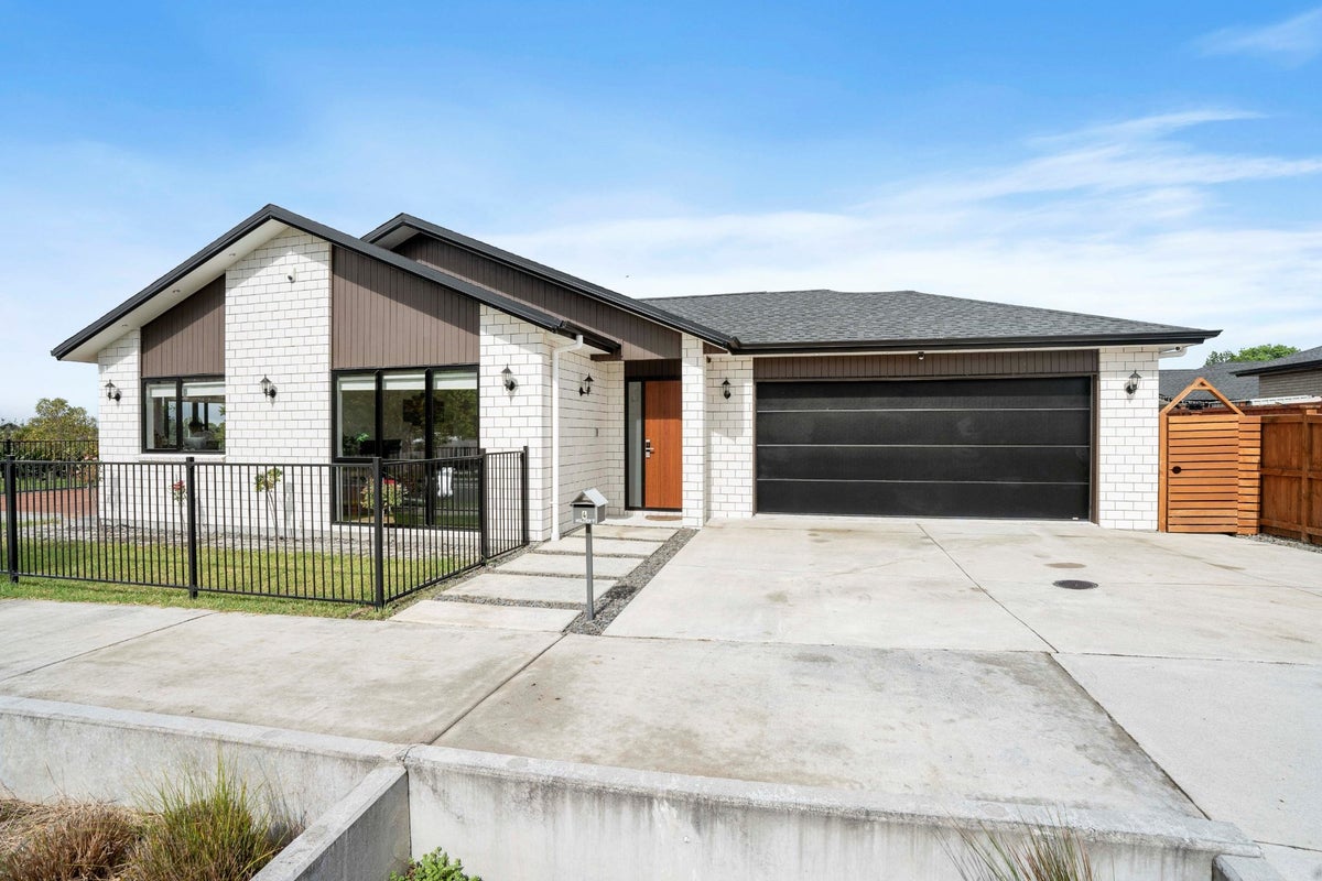 4 Holcroft Street, Papakura, Papakura - Carousel 1