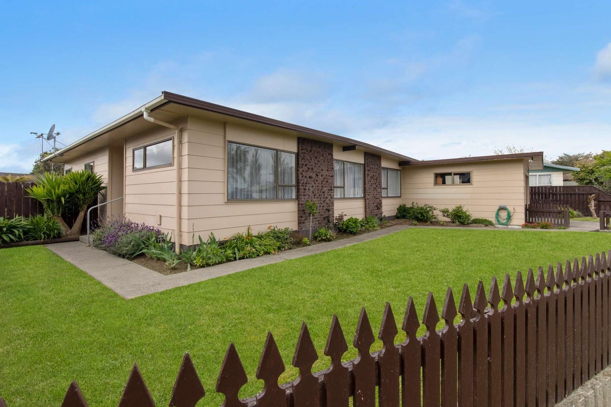 26 Humphries Place, Awapuni, Palmerston North - Carousel 2
