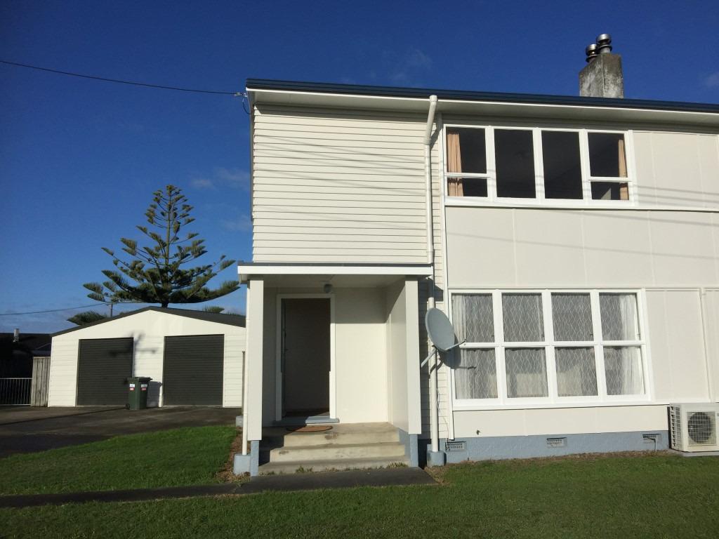 33 Kittyhawk Row, Bulls - Carousel 1