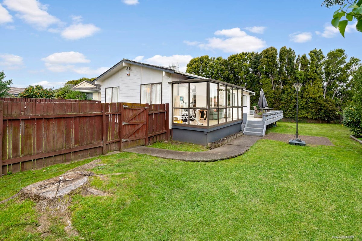 11 Darren Crescent, Half Moon Bay, Auckland - Carousel 2