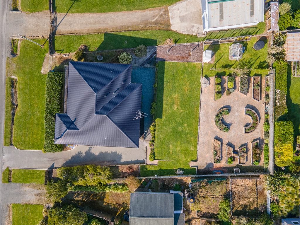35 Harbour Terrace, Kakanui, Oamaru - Carousel 24