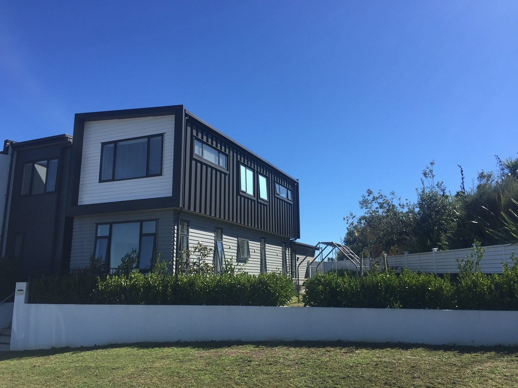 198 Seventh View Avenue, Beachlands, Auckland - Carousel 2