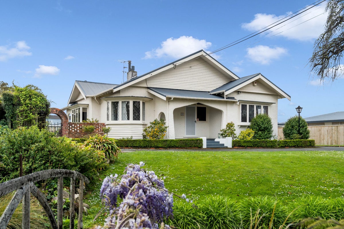 30 Essex Street, Masterton - Carousel 1