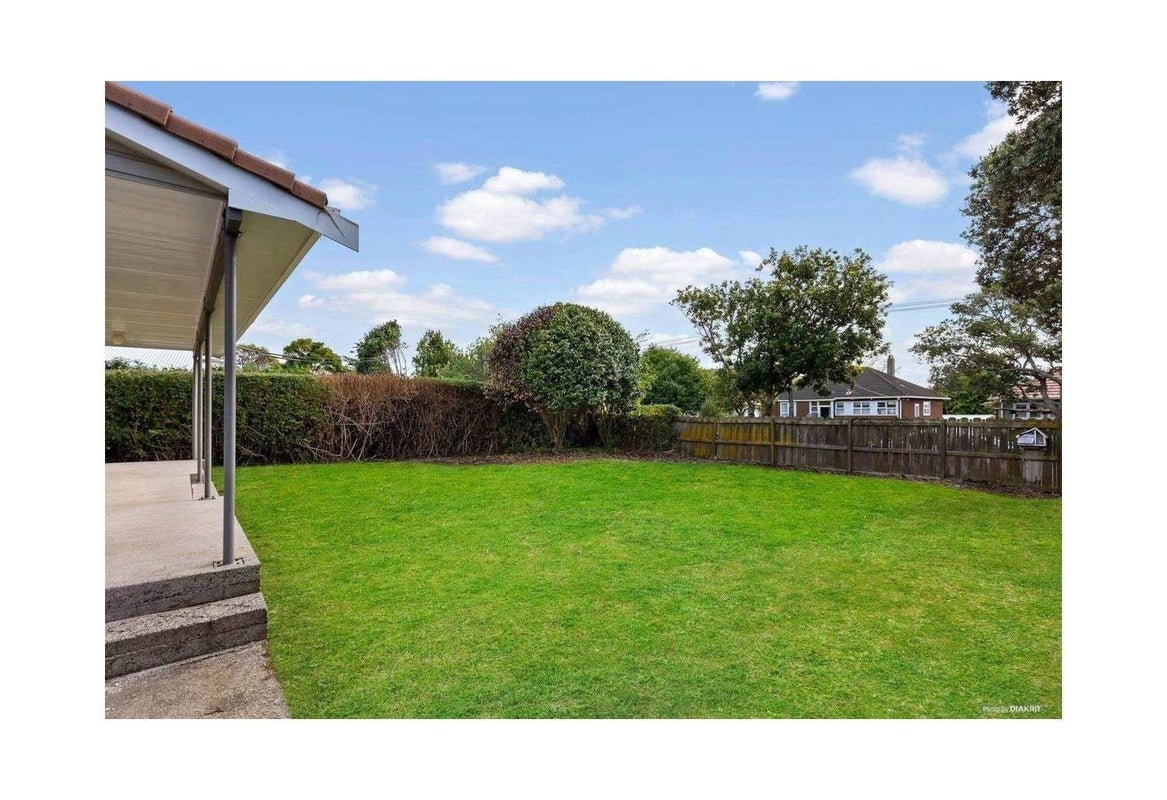 19 Camelot Court, MAUNGATAPERE - Carousel 10