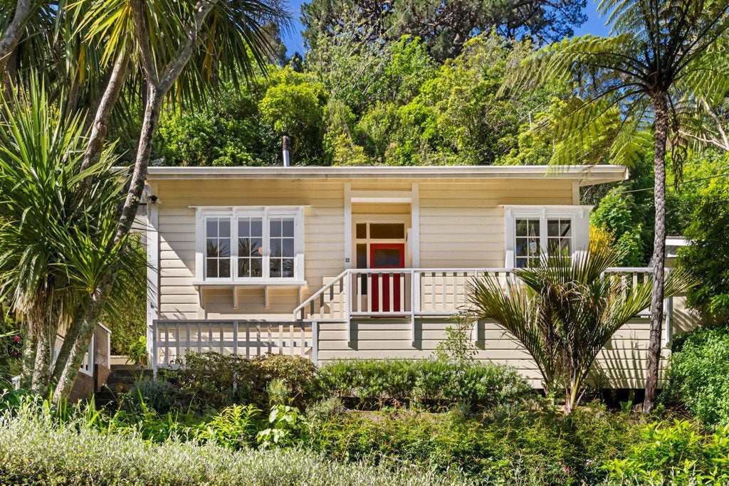 12 Governor Road, Northland, Wellington - Carousel 1