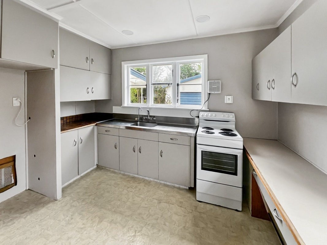 115 Pahiatua Street, Hokowhitu, Palmerston North - Carousel 2