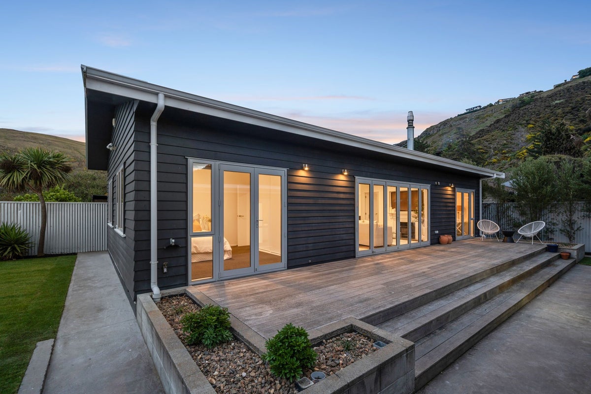 14 Whitfield Street, Sumner, Christchurch - Carousel 1