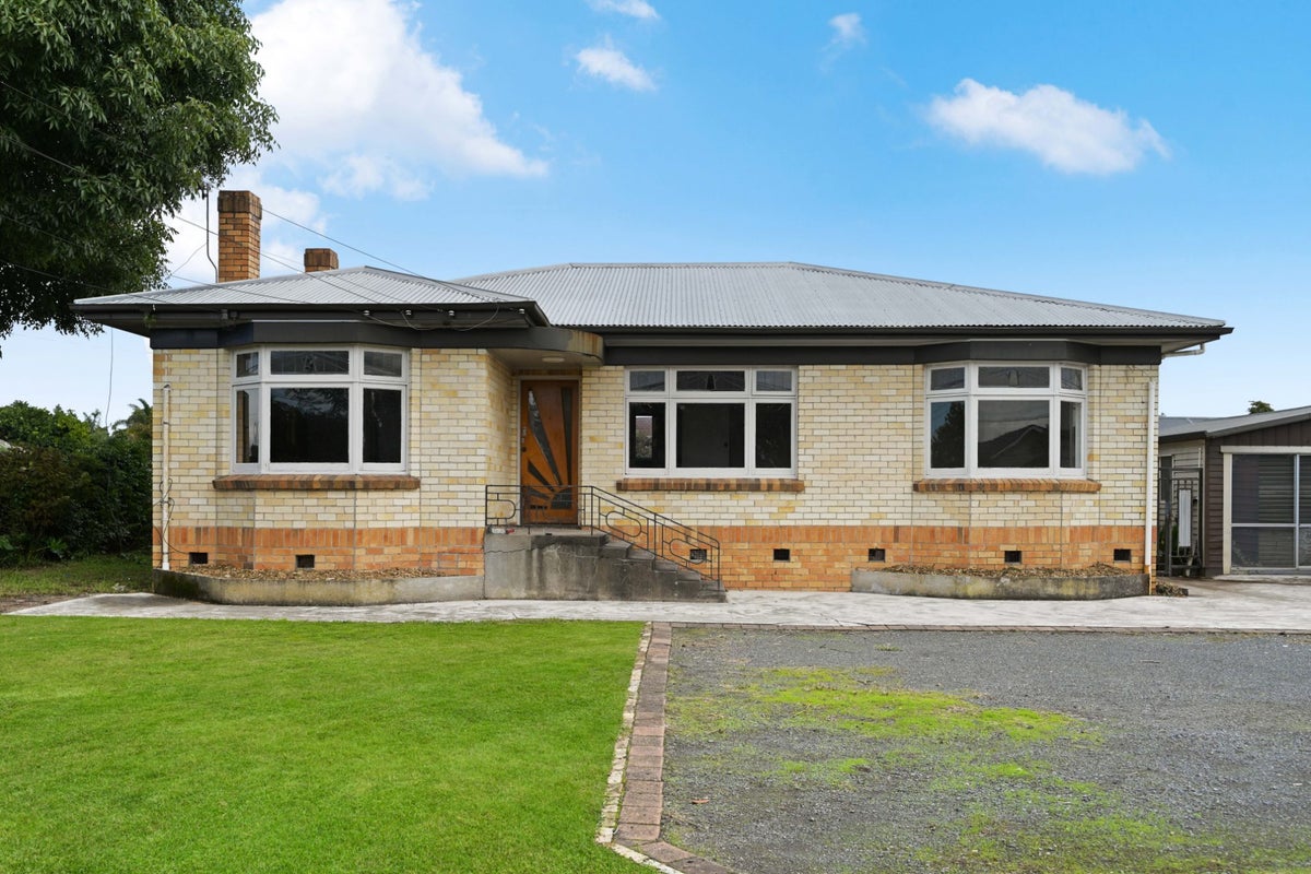 1057 Heaphy Terrace, Fairfield, Hamilton - Carousel 2