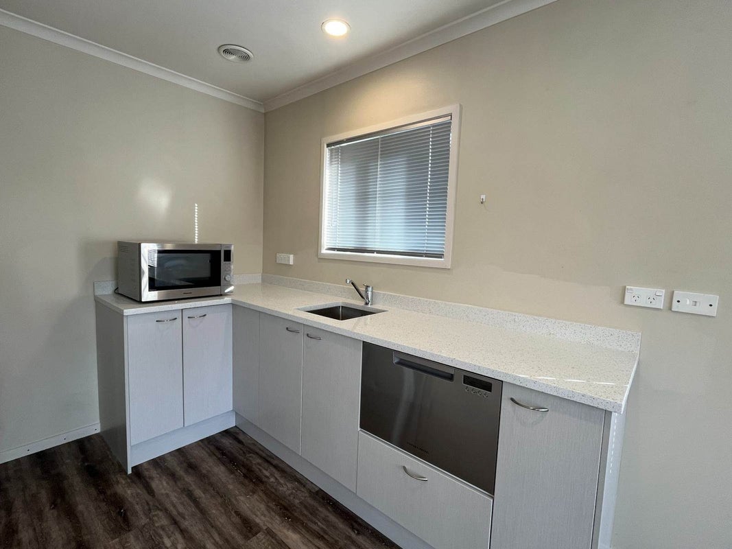 2/22 Ribbonwood Crescent, Goodwood Heights, Auckland - Carousel 1