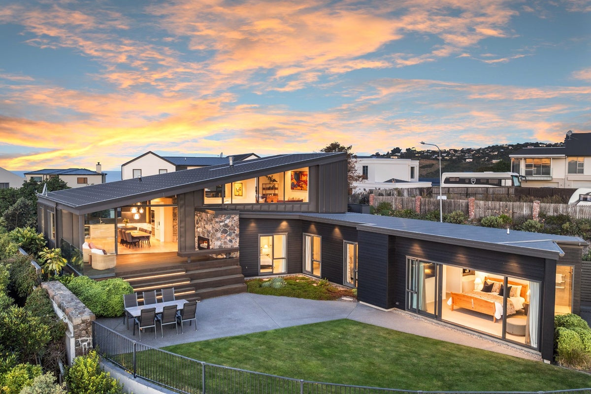 3 Inverness Lane, Redcliffs, Christchurch - Carousel 1