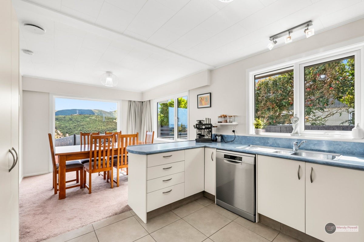 5 Waiau Close, Kelson, Lower Hutt - Carousel 2