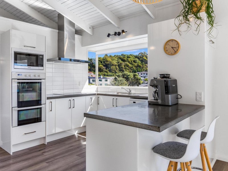 8 The Crowsnest, Whitby, Porirua - Carousel 2