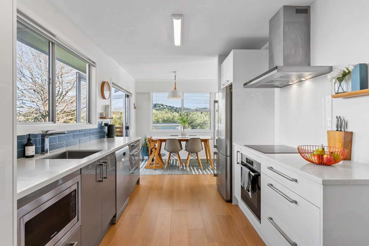 110 Lantana Road, Green Bay, Auckland - Carousel 2