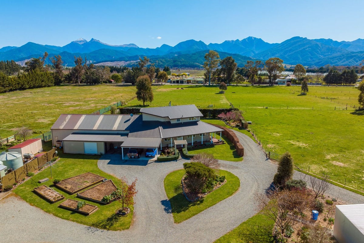 25 Seniors Road, Blenheim - Carousel 1