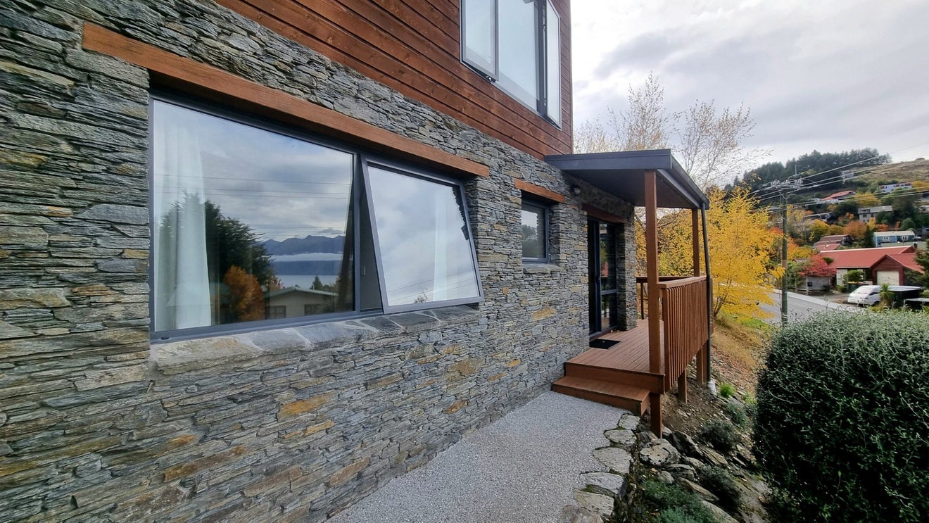 35 Arawata Terrace, Fernhill, Queenstown - Carousel 1