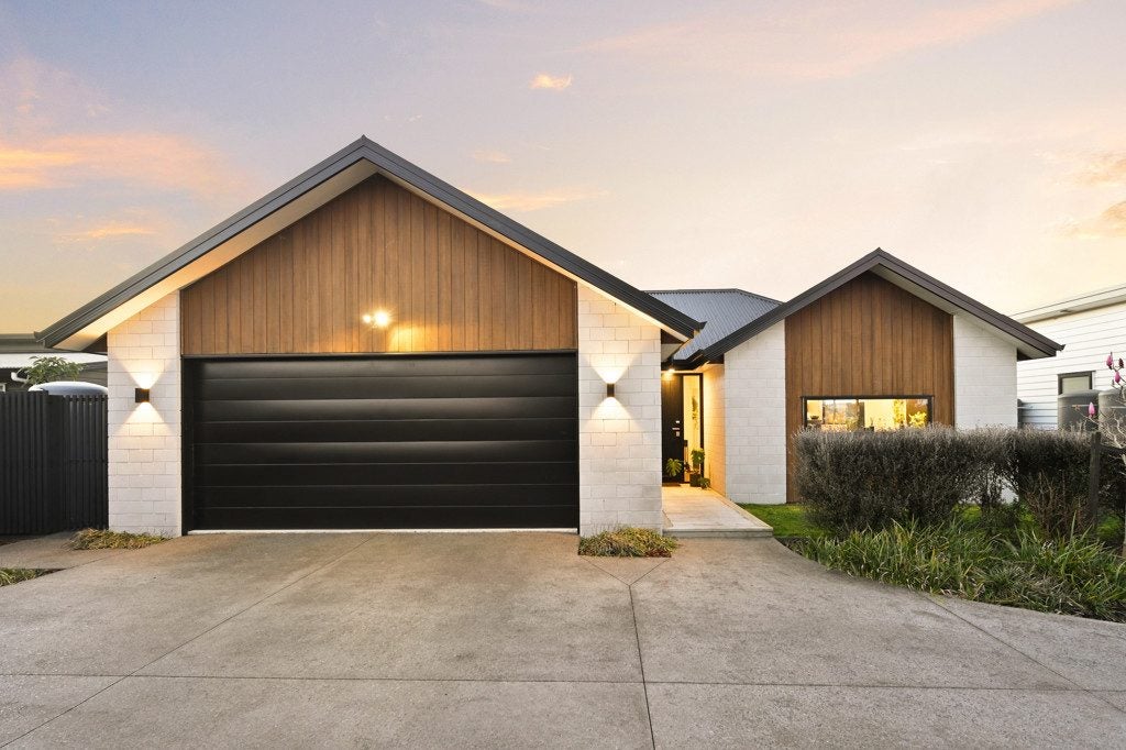 31 Ogilvie Avenue, Chartwell, Hamilton - Carousel 1