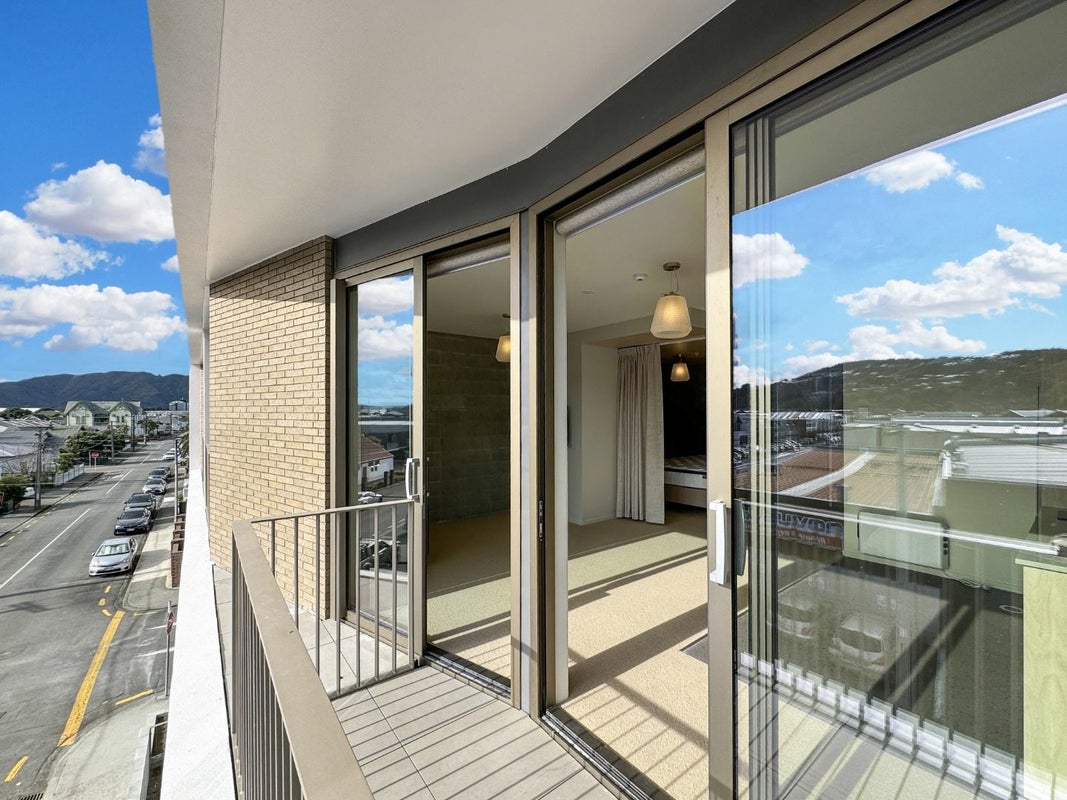 207/2 Campbell Terrace, Petone, Lower Hutt - Carousel 2