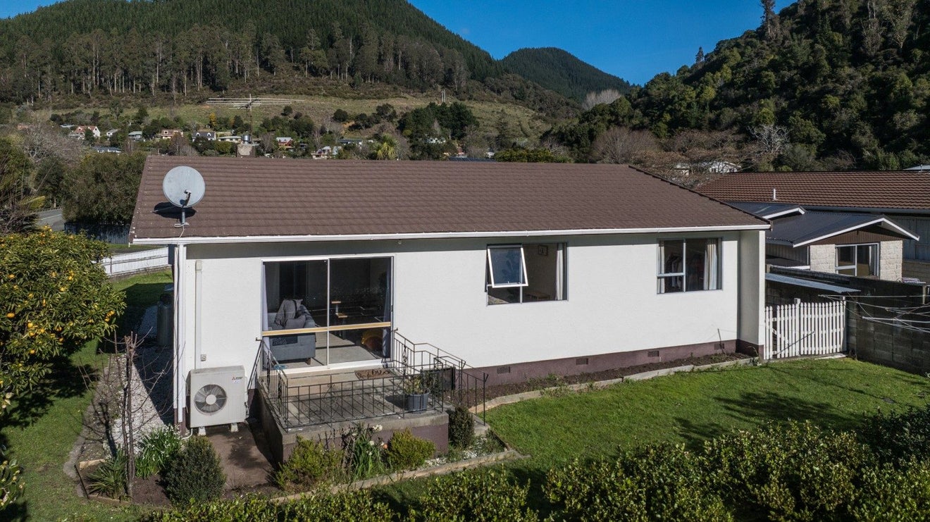 2 Burn Place, The Brook, Nelson - Carousel 1
