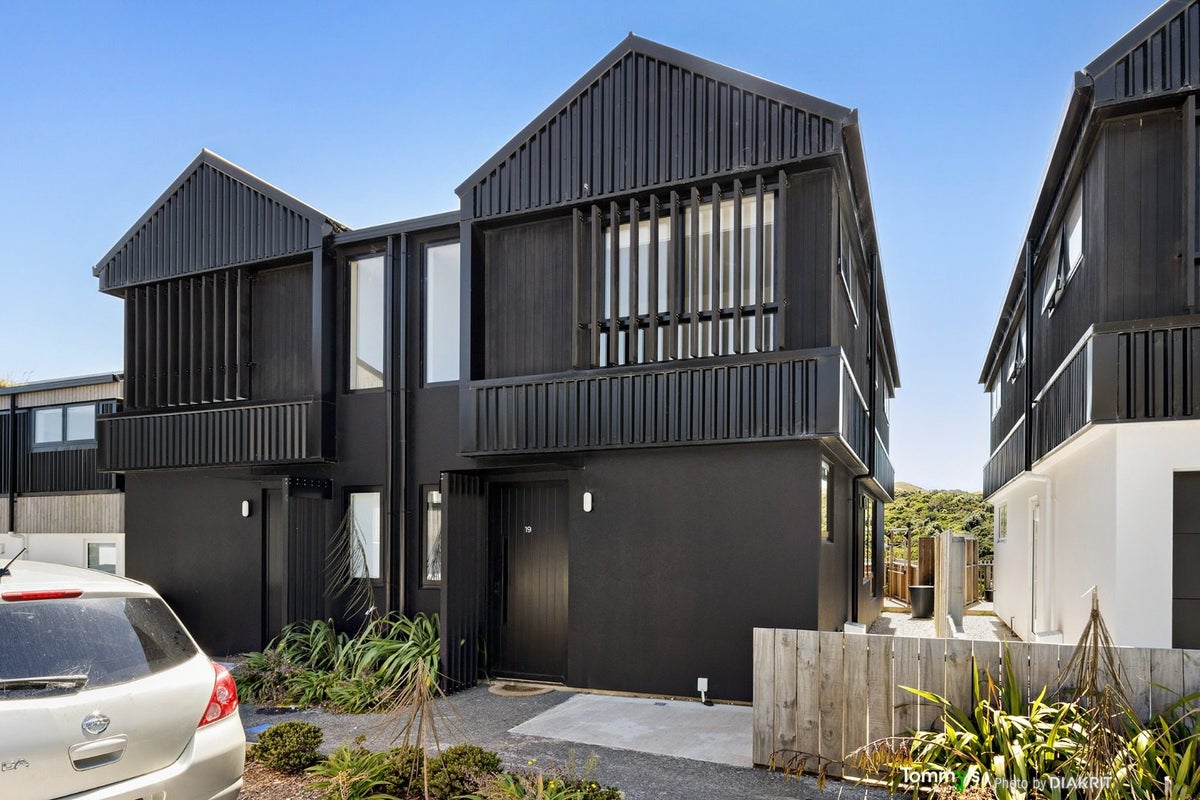 19/6 Bushland Grove, Paparangi, Wellington - Carousel 1