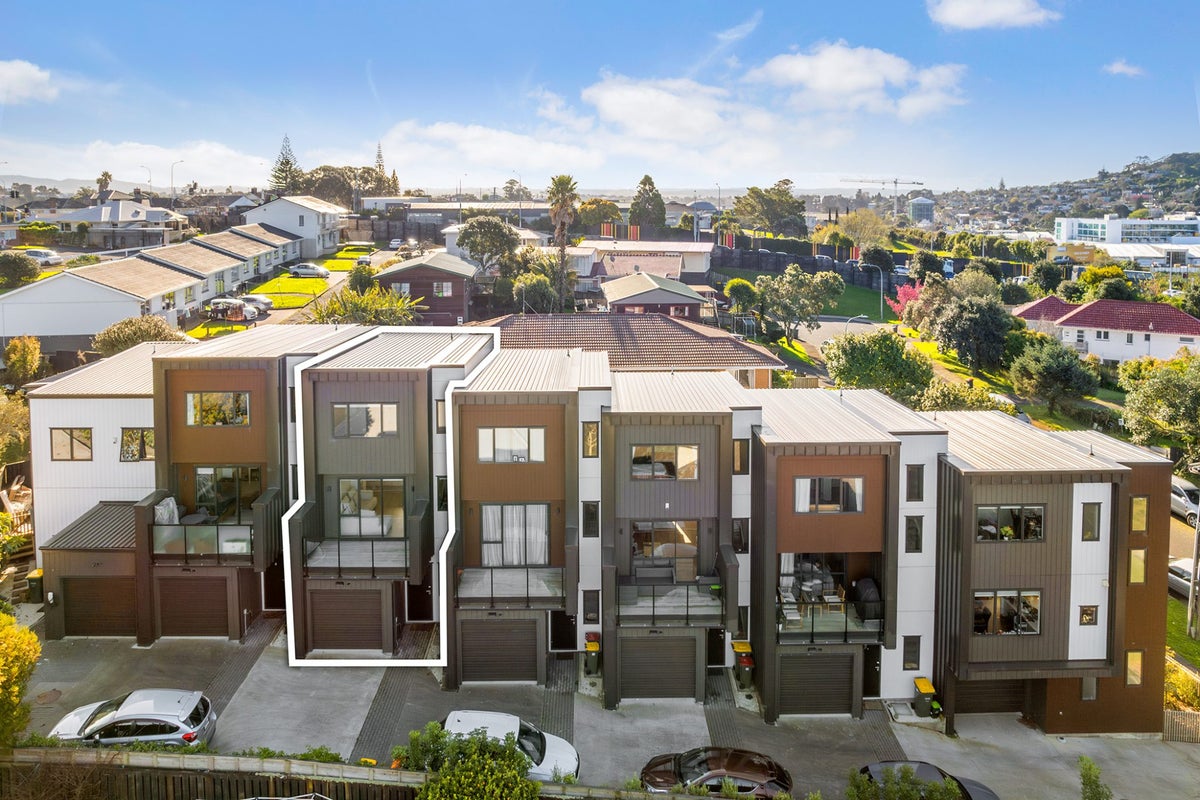 5/56 Ernie Pinches Street, Mount Roskill, Auckland - Carousel 1