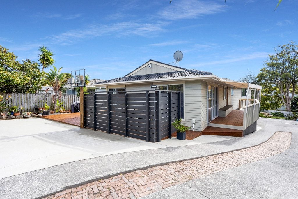 42 Kirby Street, Glendene, Auckland - Carousel 1