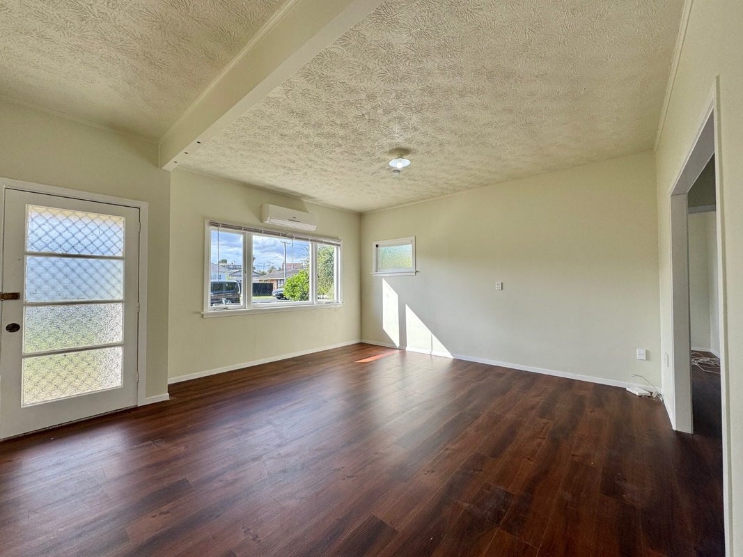 8 Hill Road, Papatoetoe, Auckland - Carousel 2