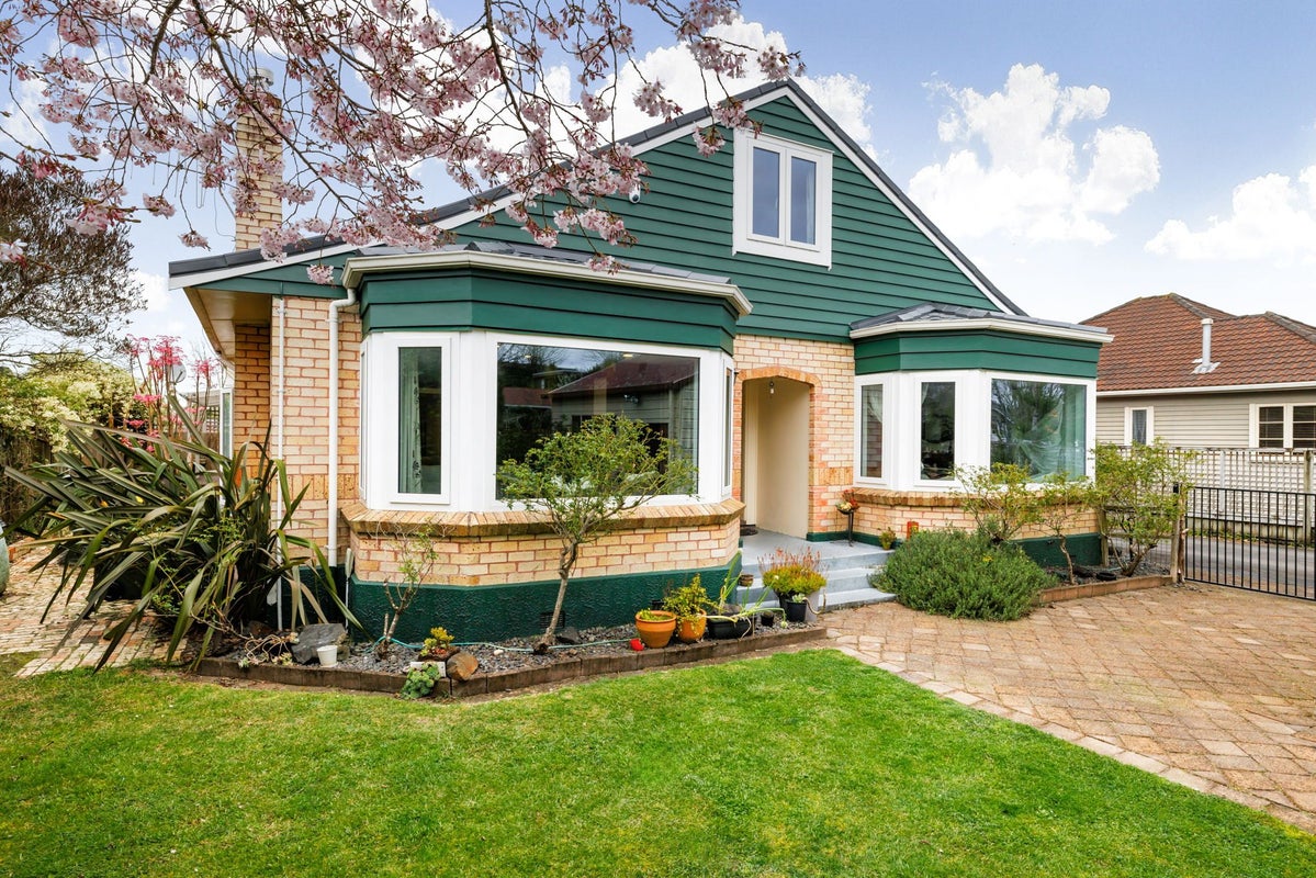 18 Bretton Terrace, Hillcrest, Hamilton - Carousel 1