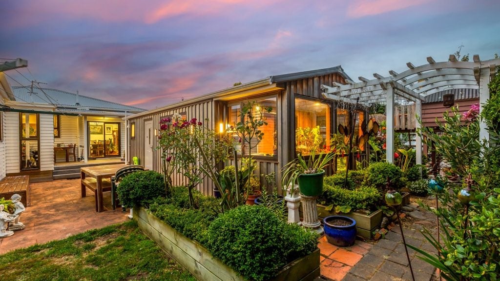 15 Glamis Avenue, Strathmore Park, Wellington - Carousel 1