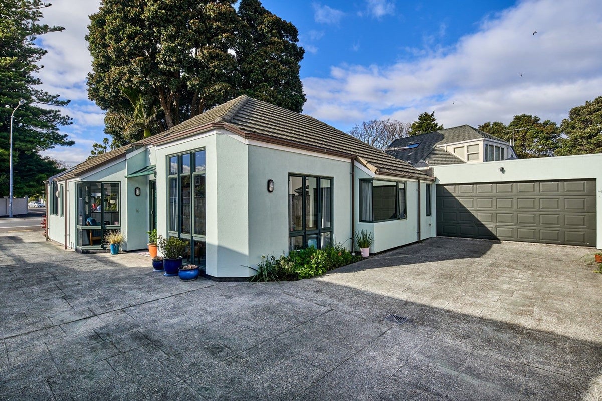 2/58 Laings Road, Hutt Central, Lower Hutt - Carousel 1