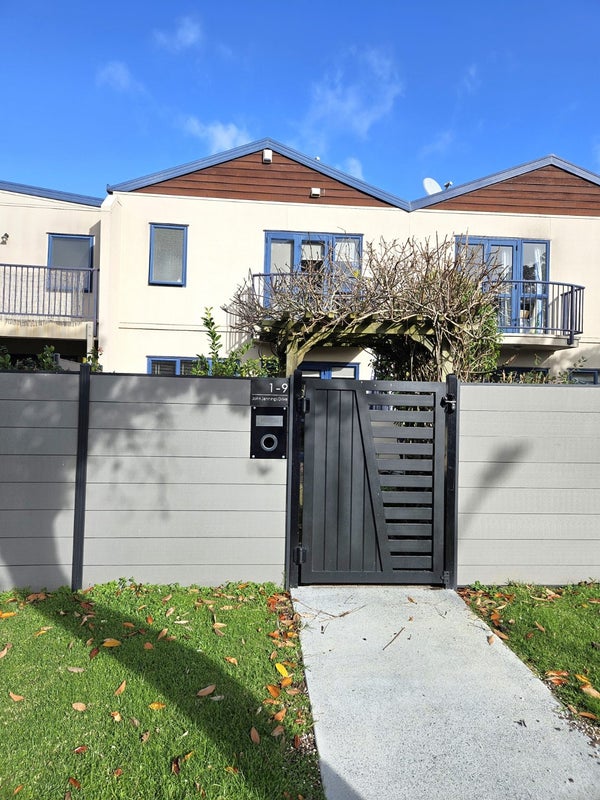 1/9 John Jennings Drive, Oteha, Auckland - Carousel 2